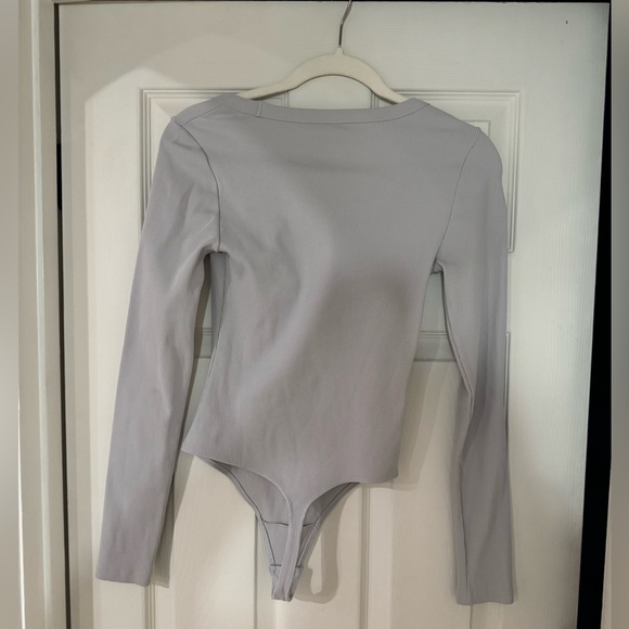 ARITZIA Babaton Scoop Neck Long-Sleeve Bodysuit - Picture 2 of 4